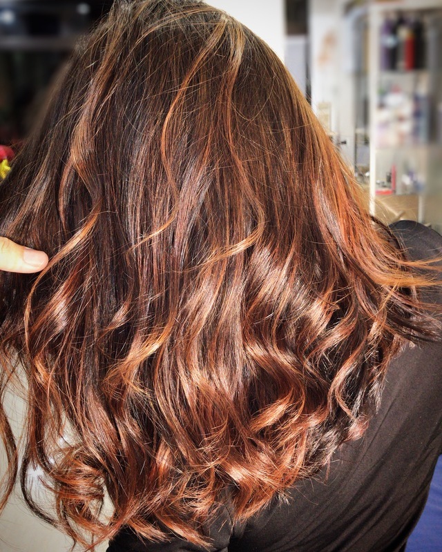 Morena Iluminada ✨ cabelo cabeleireiro(a) designer de sobrancelhas maquiador(a)