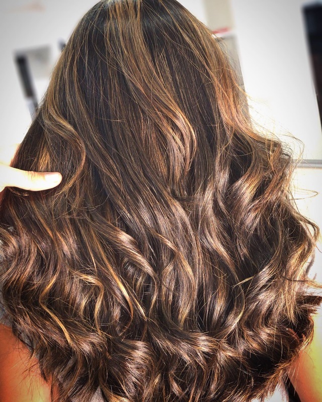 Morena Iluminada ✨ cabelo cabeleireiro(a) designer de sobrancelhas maquiador(a)