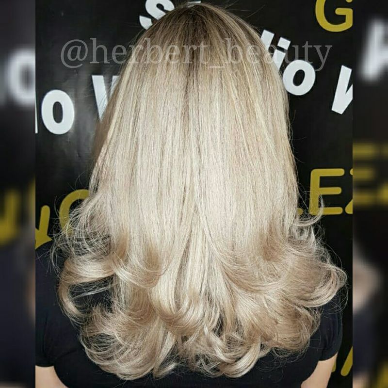@herbert_beauty Eu AMO essa raíz esfumada 😍😍😍 Loiro pérola ⭐
#Beautyhair #Blond #Lorealluminocontrast #Luzes #Mechas #Ombrehair #Hairtop #Hairstyle #Haircolor #Hairtrend #Hairtopblond #Hidratada #Hospitaldasloiras #Hairpost #Nofilter #Instahair #Instablond #Cabeloderica #Cabeloloiro #Cabelotop #Tendencia #Loirasperfeitas #Antesedepois #Hairwork #Cabelossjc #Loirodossonhos #Followme #Cabeleireiros #Saojosedoscampos cabelo cabeleireiro(a) designer de sobrancelhas auxiliar cabeleireiro(a)