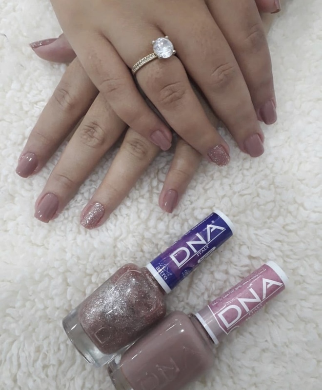 unha recepcionista manicure e pedicure designer de sobrancelhas