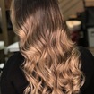 Ombre dourado com intensidade nas pontas.