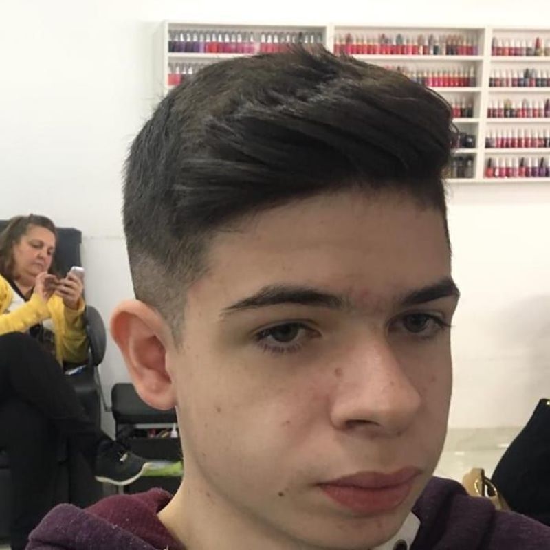 cabeleireiro(a) outros estudante auxiliar administrativo assistente esteticista