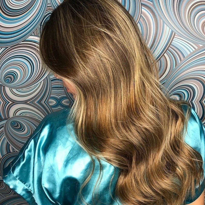Loira iluminada! cabelo cabeleireiro(a) maquiador(a)