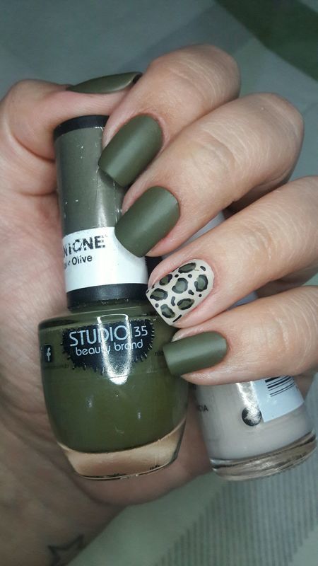 Verde militar com oncinha militar :) manicure e pedicure designer de sobrancelhas outros