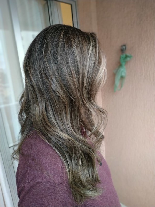 Luzes com raiz esfumada cabelo cabeleireiro(a)