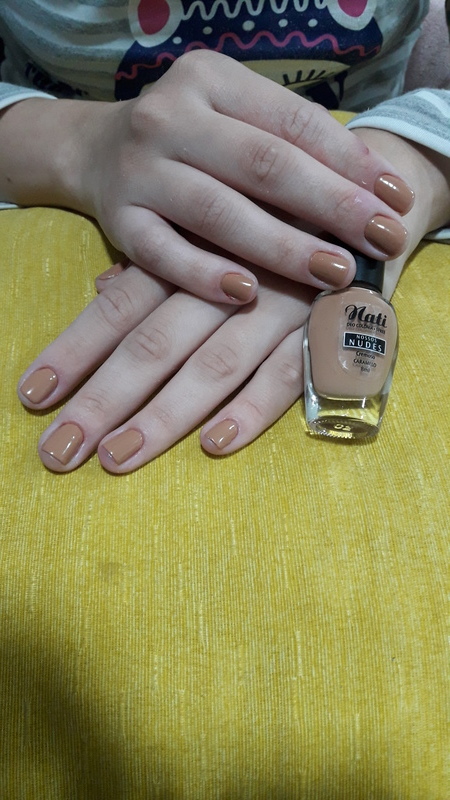 unha esteticista manicure e pedicure designer de sobrancelhas