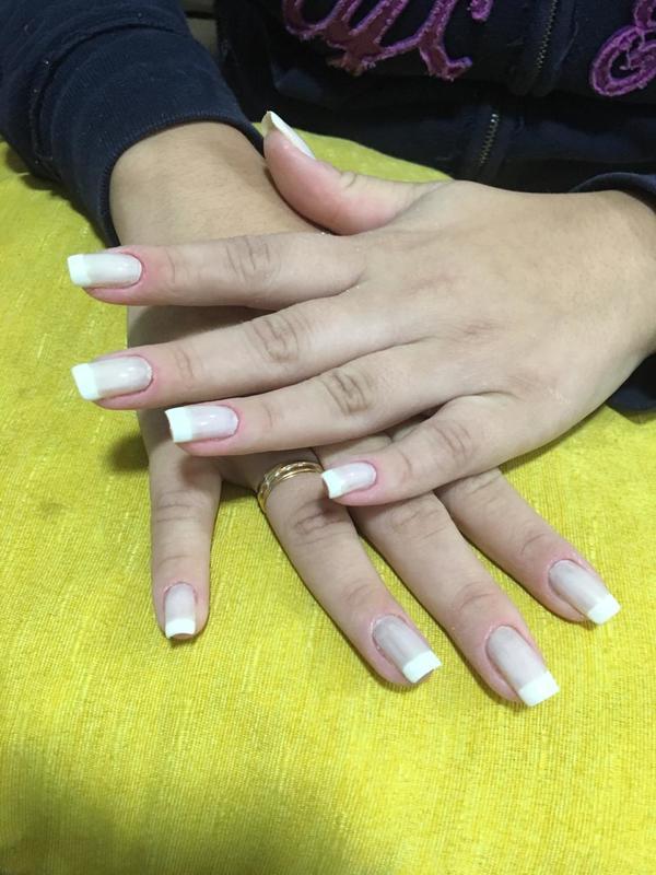 unha esteticista manicure e pedicure designer de sobrancelhas