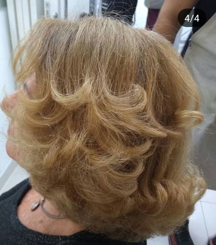 Retoque de raíz com coloração L'Oréal Majirel,  emulsão para reavivar a cor e escova modelada. cabelo cabeleireiro(a)