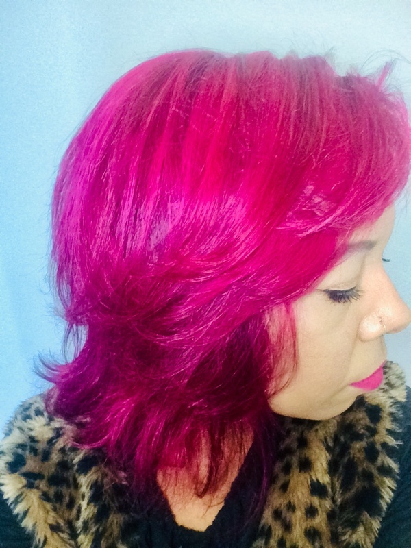 Resultado total da colorometria cor fantasia Pink usando Camaleão Collor cabelo cabeleireiro(a) escovista
