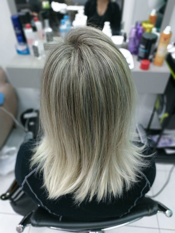 Loiro Dourado. Feito com Studio Blond e Smartbond, da L'Oréal. cabeleireiro(a)