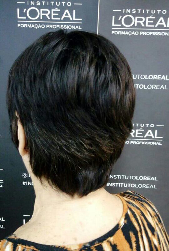 Pixel cut lindo,  com desfiados de nuca e costeletas. cabelo cabeleireiro(a)