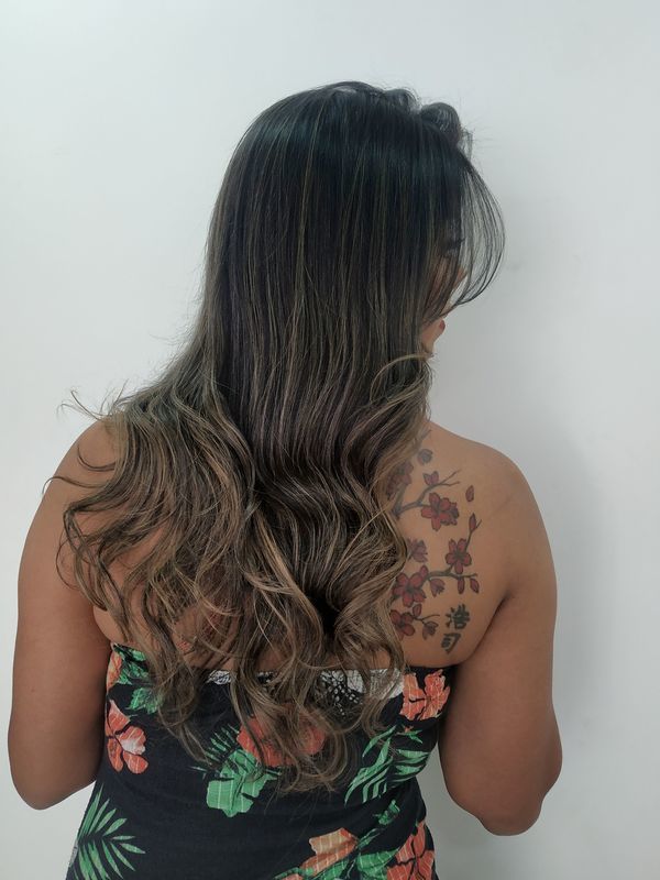 Sombrehair cabeleireiro(a) maquiador(a) designer de sobrancelhas stylist / visagista