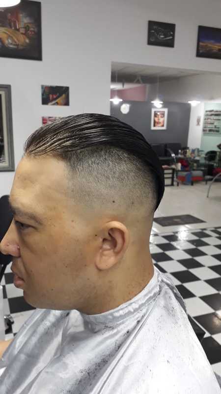 Corte degrade.  cabelo barbeiro(a)