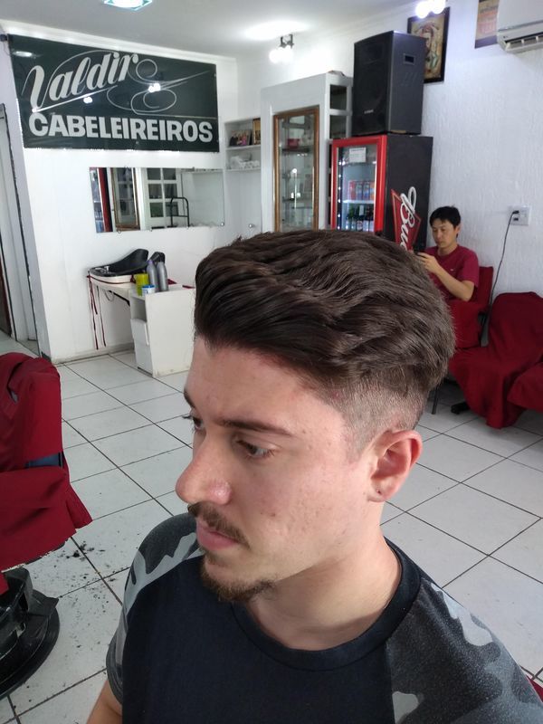 cabeleireiro(a) barbeiro(a)