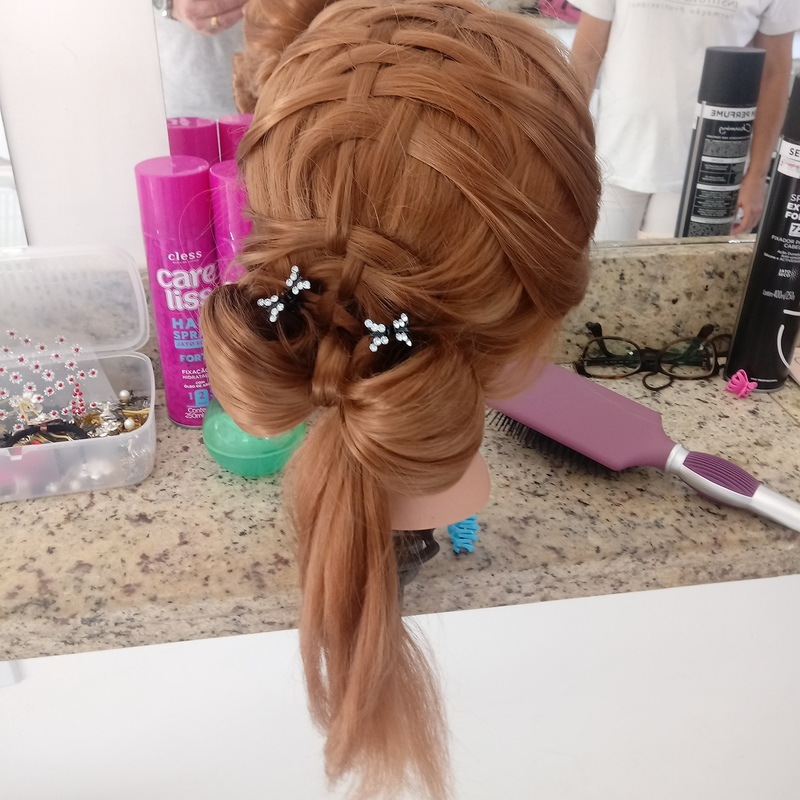 cabelo cabeleireiro(a) maquiador(a) manicure e pedicure designer de sobrancelhas escovista