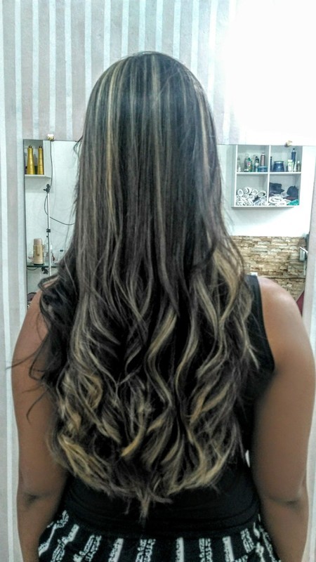 Morena iluminada ,com ombre hair mechas aleatórias na frontal e topete,para dar sensação de movimento,
Loiro bege perolado. cabelo cabeleireiro(a) designer de sobrancelhas maquiador(a) manicure e pedicure docente / professor(a)