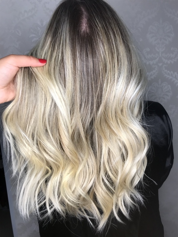Baby blond  cabelo cabeleireiro(a)