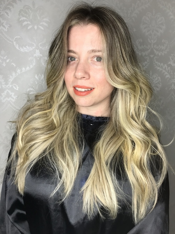 Blond  cabelo cabeleireiro(a)