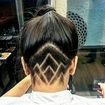 Desenho na nuca para disfarçar falhas no cabelo