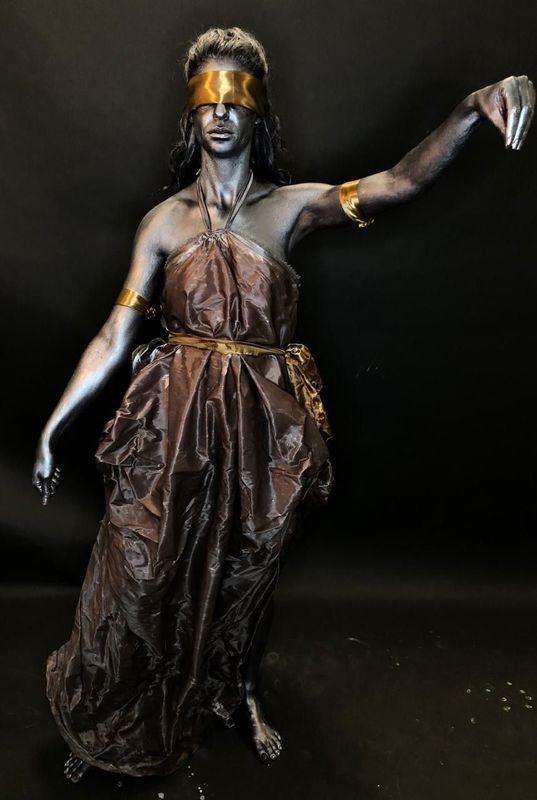 Maquiagem artística inspiração estatuismo #MaquiagemProfissional maquiagem estudante (maquiador)