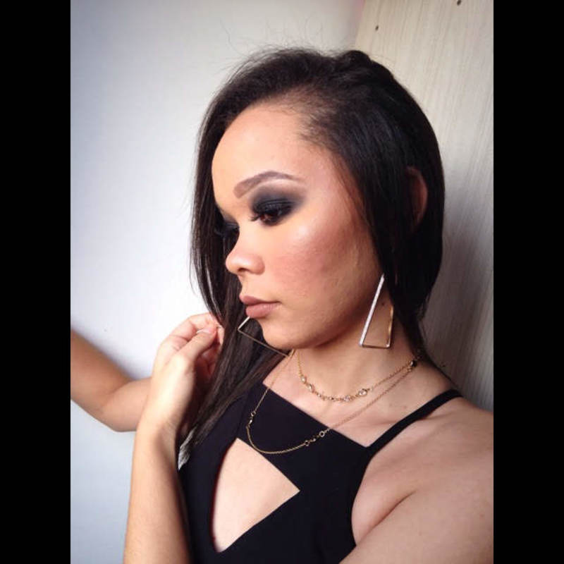 Instagram: @larimake2
#Maquiagem #Make #olhopreto #festa #aniversario #noiva #madrinha #casamento maquiagem maquiador(a) designer de sobrancelhas