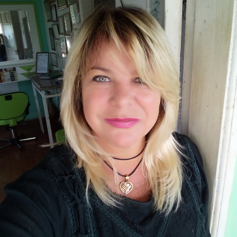 Cabelo repicado com franja cabelo cabeleireiro(a) aromaterapeuta esteticista outros
