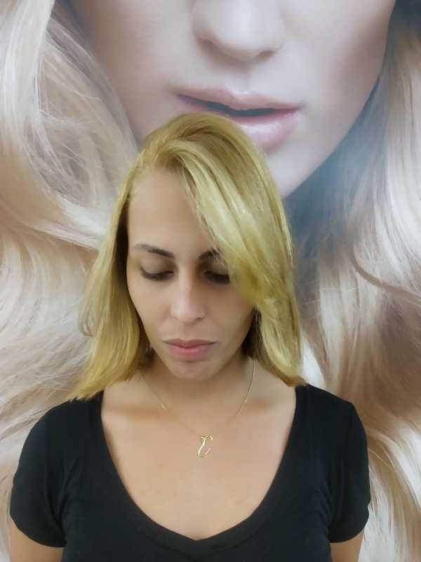 Correção de cor: Mechas feita com o descolorante #MultiTécnicas, e para neutralização global #MajirelHightLift, a super clareadora de L'Oréal. 💛 cabelo auxiliar cabeleireiro(a) recepcionista