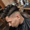 Corte modelado quiffs, tendencia 2020

Instagram ; Young_barberv

#Quiffs #barbeariamoderna #2020