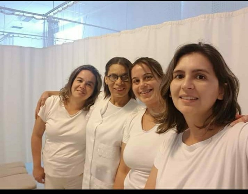 Último dia de aula com a finalização do nosso Estudo de Caso
 O grupo com nossa cliente Antônia  estética massoterapeuta
