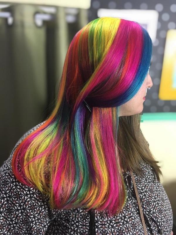 Arco-íris lateral #cabeloarcoiris #cabeloscoloridos #halfandhalfhair  cabelo cabeleireiro(a) designer de sobrancelhas maquiador(a)