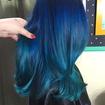 Correção de cor. Do vermelho para azul em um dia! Ombré com tons entre azul total e turquesa #cabeloazul #ombrehair #correcaodecor 