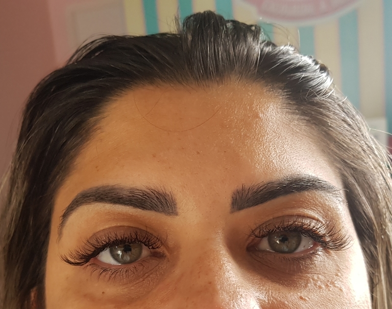 Extensão de cílios Volume brasileiro  outros designer de sobrancelhas