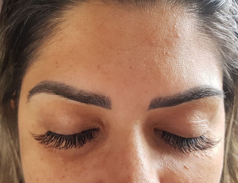 Extensão de cílios Volume brasileiro  outros designer de sobrancelhas