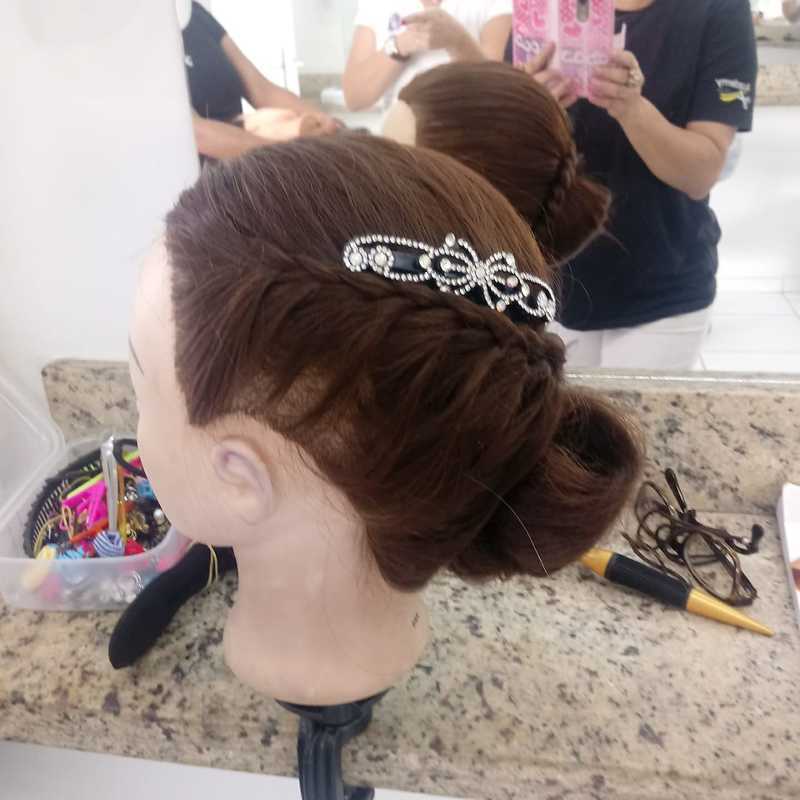 cabelo cabeleireiro(a) maquiador(a) manicure e pedicure designer de sobrancelhas escovista