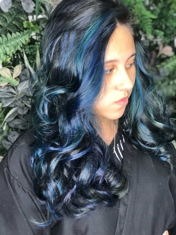 Mechas com cor fantasia  cabelo cabeleireiro(a) consultor(a) stylist / visagista maquiador(a)