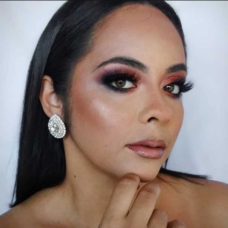 Make bem marcante com esfumado roxo e laranja. Super combinou
#makeup #maquiagem
@vivianeribeiromakeup maquiagem maquiador(a)