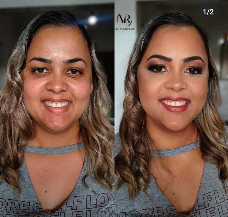 Antes e depois na belíssima cliente. Maquiagem para o dia.
#makeup #maquiagem #maquiadoraprofissional
@vivianeribeiromakeup maquiagem maquiador(a)