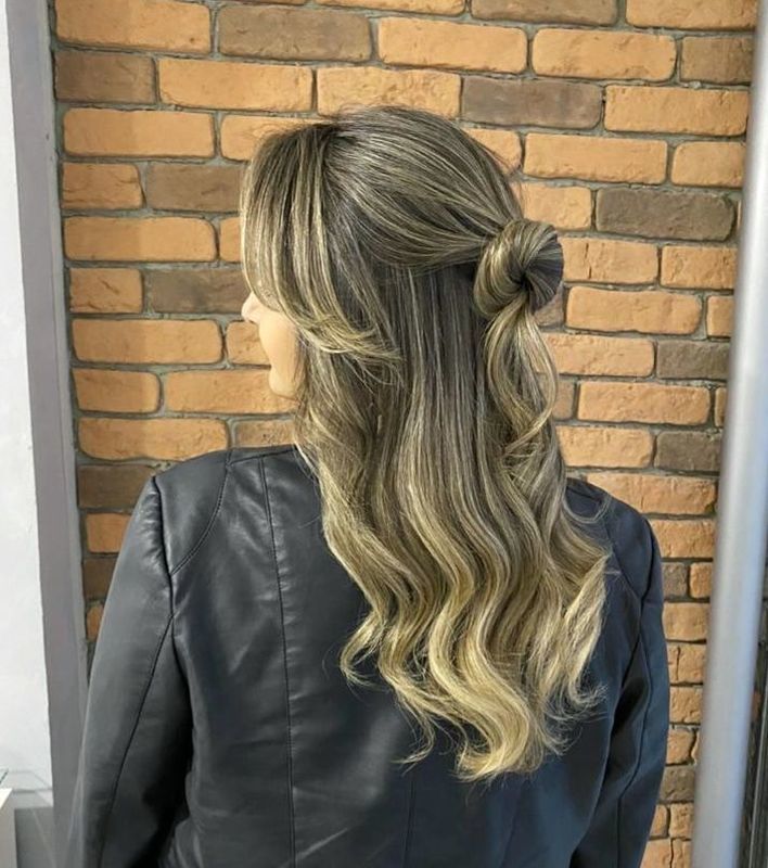Mechas cabeleireiro(a) maquiador(a) designer de sobrancelhas stylist / visagista