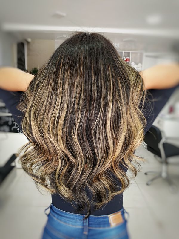 cabeleireiro(a) maquiador(a) designer de sobrancelhas stylist / visagista