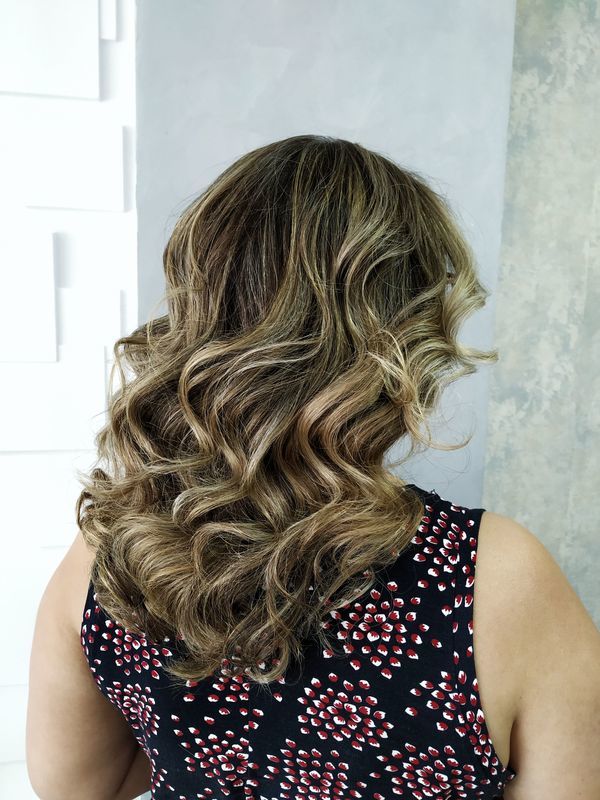 cabeleireiro(a) maquiador(a) designer de sobrancelhas stylist / visagista