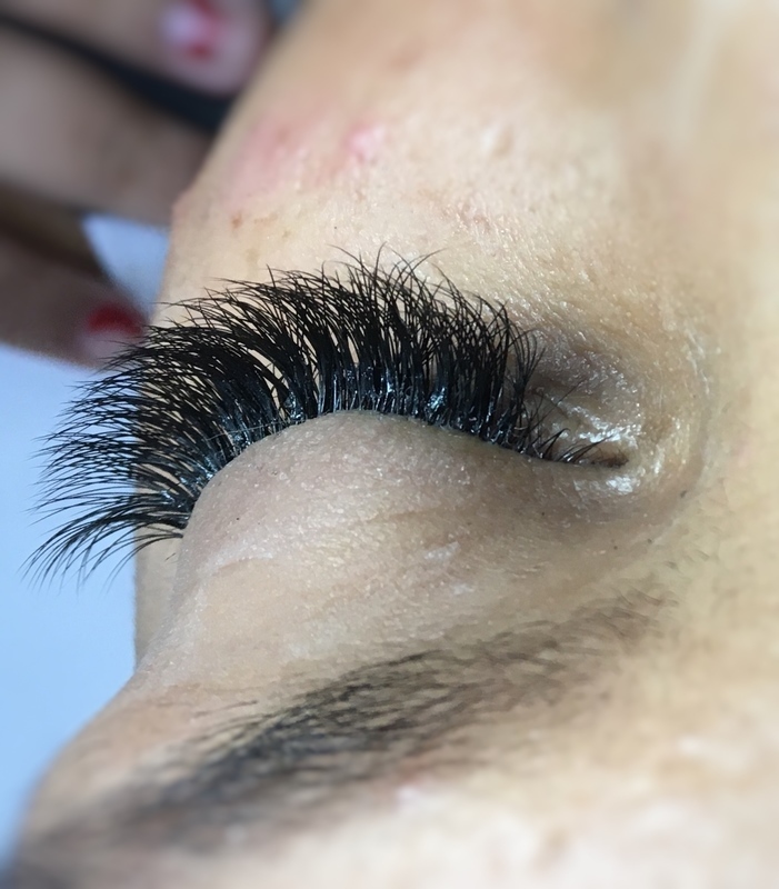 Extensão de cílios 
Volume Russo  outros designer de sobrancelhas maquiador(a) micropigmentador(a)