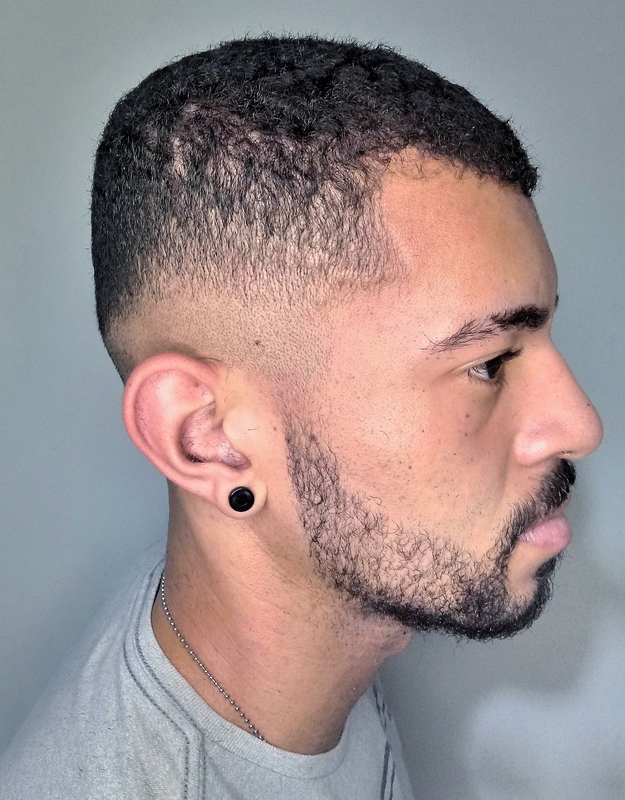 Corte realizado em modelo fora de aula. cabelo barbeiro(a)