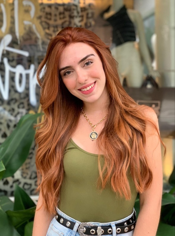 Coloração, escova e finalização com babyliss  cabelo auxiliar cabeleireiro(a) cabeleireiro(a)