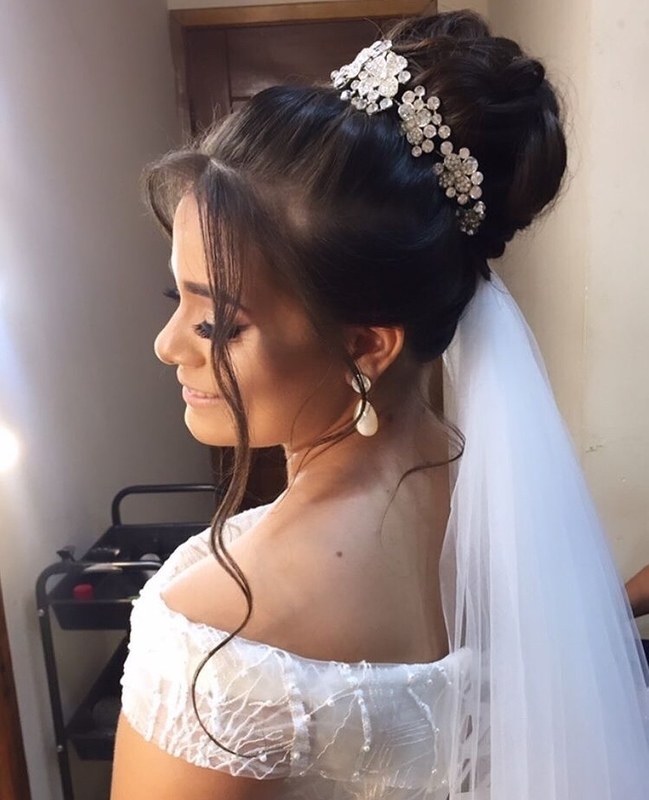 Trabalhamos com dia da Noiva  cabelo cabeleireiro(a)