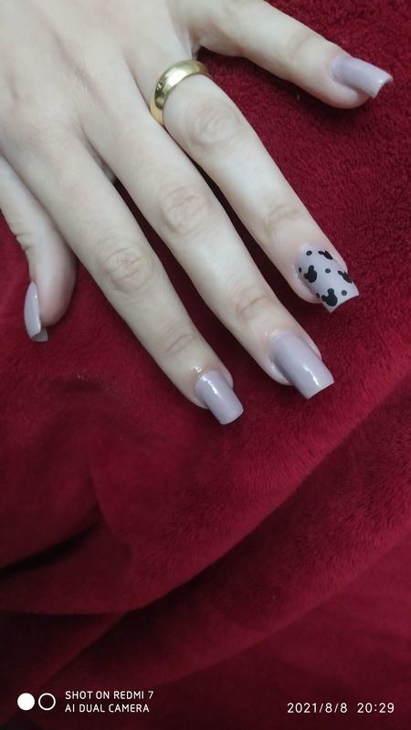 Manutenção de alongamento acrylgel com decoração feito a mão com uso de pincel no esmalte fosco unha manicure e pedicure