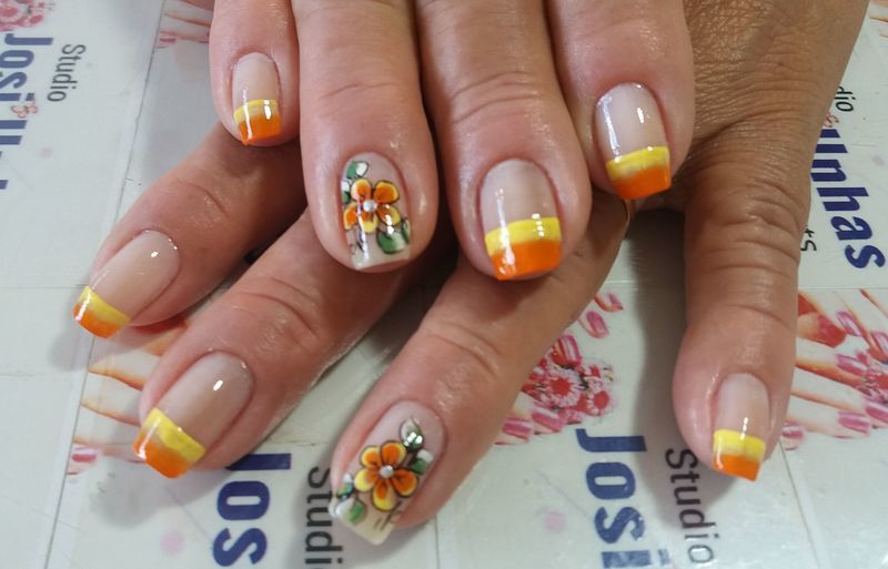 Unhas decoradas com pincel a mão unha manicure e pedicure