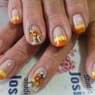 Unhas decoradas com pincel a mão