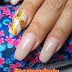 Unhas em gel formato bailarina com encapsulada com gliter