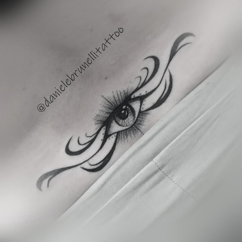olho e arabescos por Daniele Brunelli tattoo

 #tattoo #tatuagem #danielebrunellitattoo #piracicabatattoo # piracity #tatuadoras outros empresário(a) micropigmentador(a)
