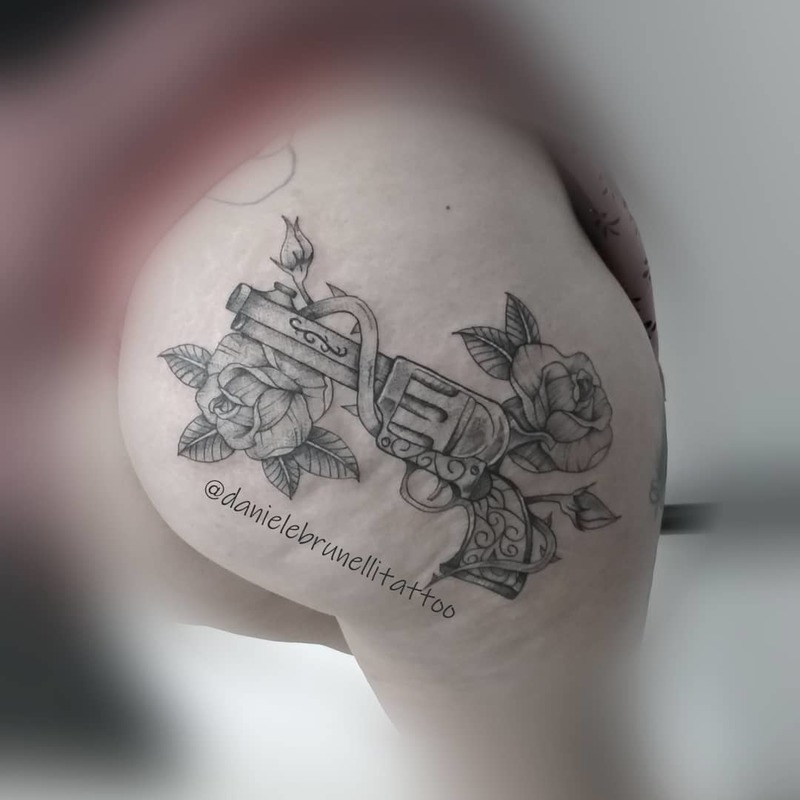 pistola e flores por Daniele Brunelli tattoo

 #tattoo #tatuagem #danielebrunellitattoo #piracicabatattoo #piracity  #tatuadoras outros empresário(a) micropigmentador(a)